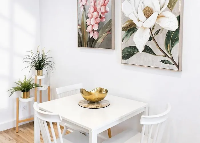 Zeus Design Modern&warm Apartman *